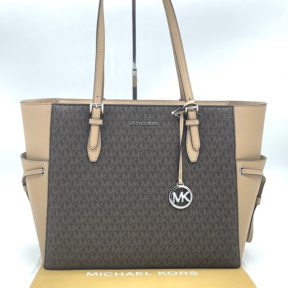Michael Kors Handbags - Michael Kors Large Gilly Travel Tote Bag